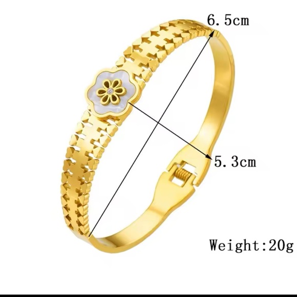 Hypoallergenic Gold Bangle Bracelet in a box - LIMITED STOCK - Picture 4 of 5